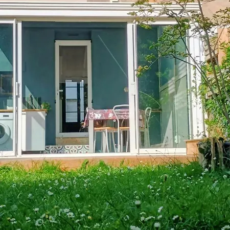 Apartmán Rez-de-jardin Proche Gare *